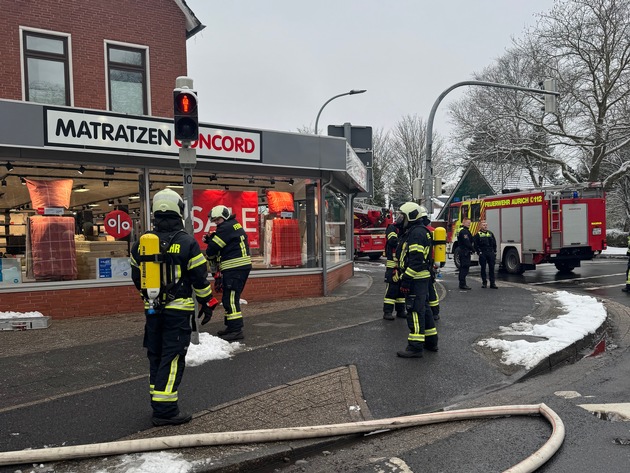 FW-AUR: Feuer in Wohnung rasch bekämpft