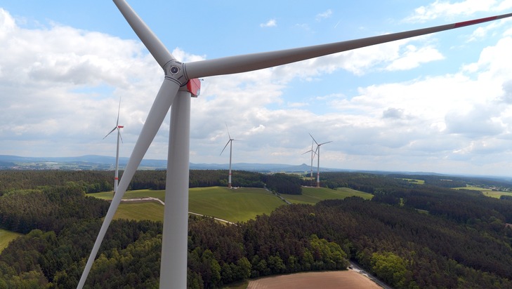 Windanteil im kommunalen Strommix steigt - Trianel und Stadtwerke nehmen Windparks in Bayern in Betrieb