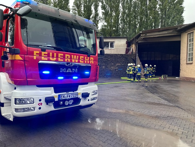 FW-EN: Großbrand in Gewerbebetrieb am Morgen verhindert