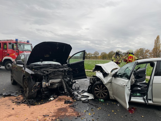 FW Lehrte: 5 Verletzte bei Verkehrsunfall auf der L413 bei Sievershausen