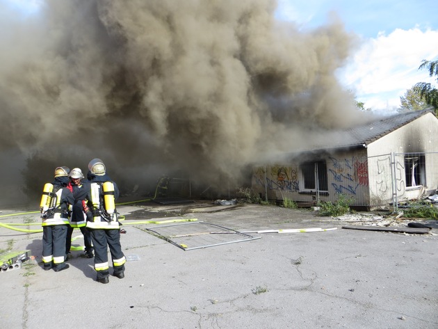 FW-E: Feuer im leerstehenden Gebäude - keine Personen verletzt