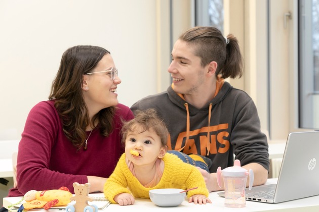 So unterstützt die Paracelsus Medizinische Privatuniversität Nürnberg Studierende mit Baby