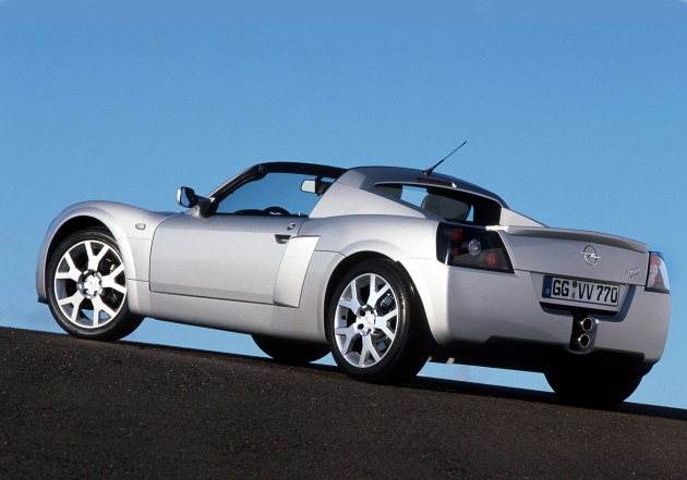 Weltpremiere auf dem Genfer Automobilsalon / Der neue Opel Speedster Turbo: 200 PS für den ultimativen Fahrspaß