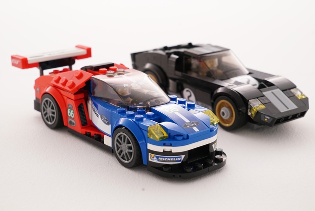 Faszinierende Fingerübung für große und kleine Autofans: Le Mans-Sieger Ford GT40 und Ford GT als LEGO-Bausatz