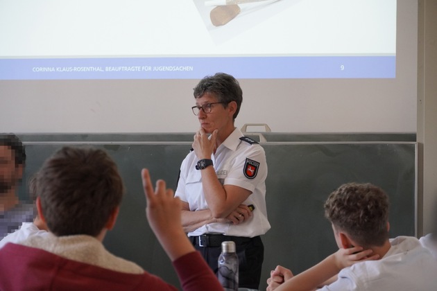 POL-GÖ: (280/2023) Neues Programm &quot;Kurve kriegen&quot; - Polizei Göttingen arbeitet bei Prävention zum Thema Drogen eng mit offenen Jugendvollzug zusammen