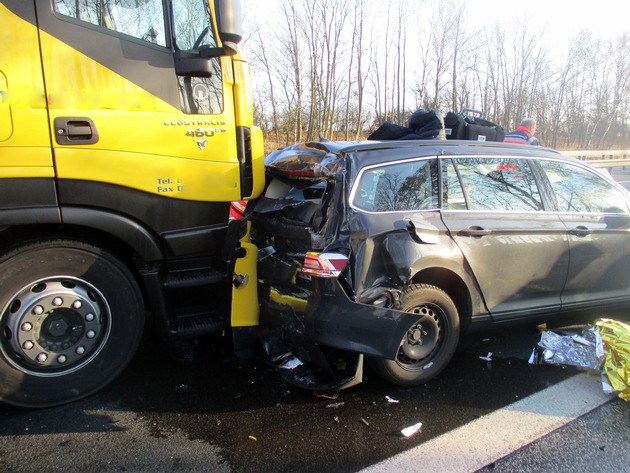 POL-WL: Verkehrsunfall mit einer schwerverletzten Person