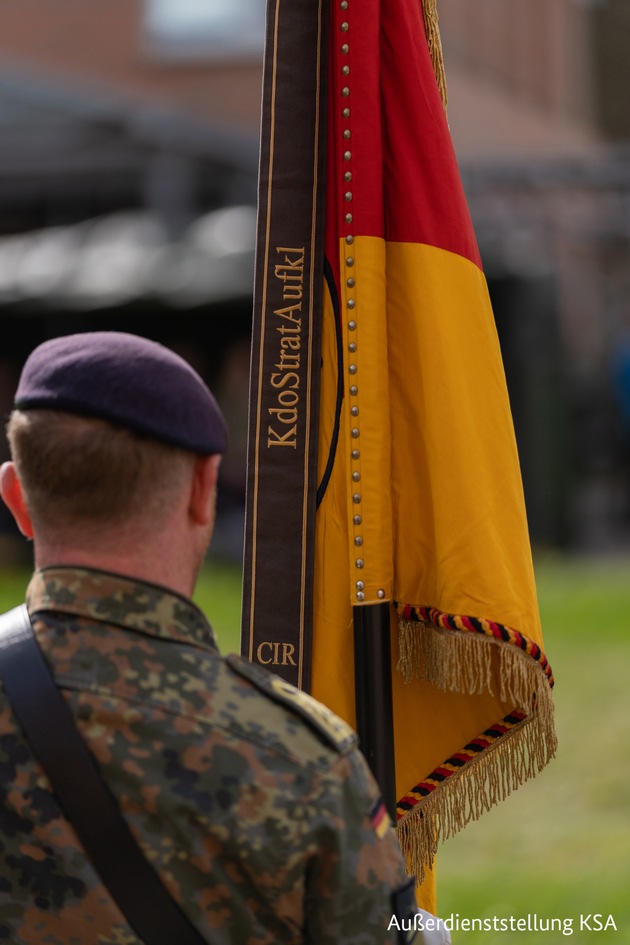 Kommando Informationstechnik der Bundeswehr und Kommando Strategische Aufklärung formell außer Dienst gestellt