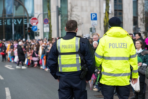 POL-RE: Bottrop/ Dorsten/ Recklinghausen: Friedliche Feiern am Rosenmontag - vorläufige Bilanz