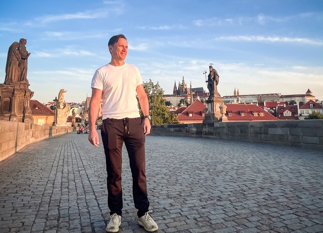 Danko Handrick zeigt sein Prag: Neue &bdquo;#hinREISEND&ldquo;-Reportage vom MDR jetzt in ARD Mediathek