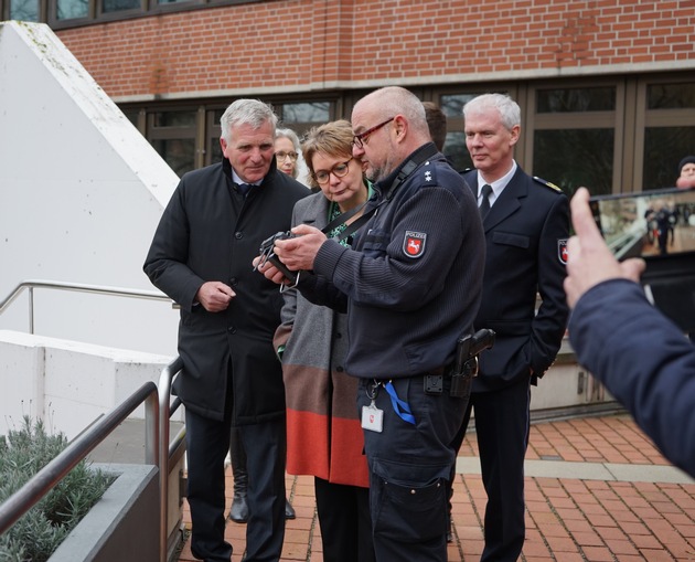 POL-LG: Innenministerin Daniela Behrens besucht die Polizeidirektion Lüneburg