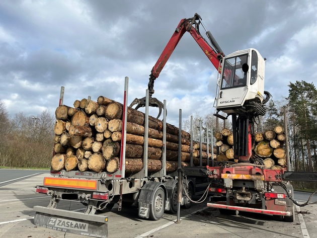 API-TH: Überladener Holztransporter auf der A 9 am Hermsdorfer Kreuz gestoppt!