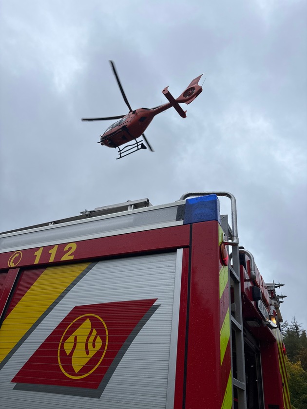 FW Horn-Bad Meinberg: Verkehrsunfall zwischen zwei PKW - eine Person mit Rettungshubschrauber in Spezialklinik geflogen