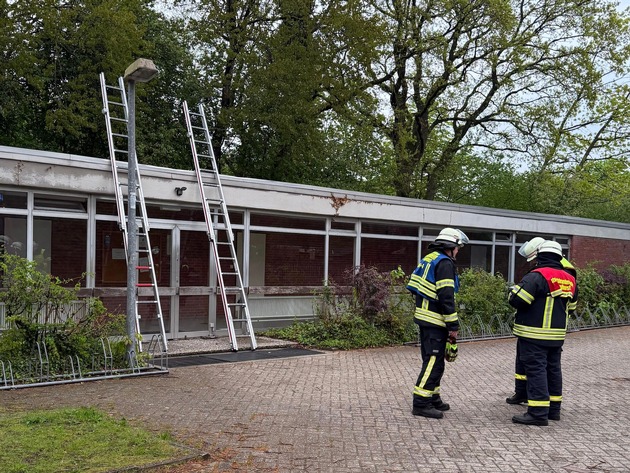 FW-AUR: Rauchentwicklung aus Turnhalle