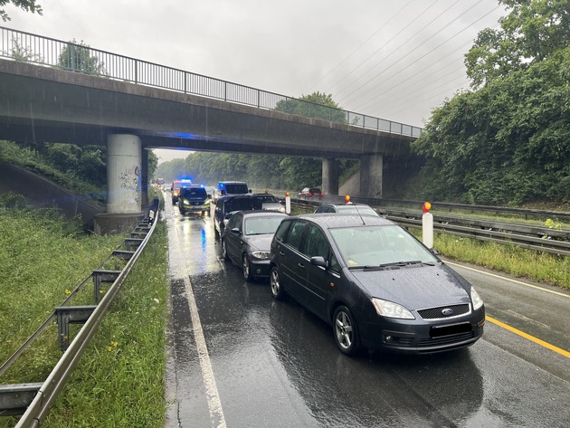 FW Paderborn: Verkehrsunfall mit drei beteiligten PKW