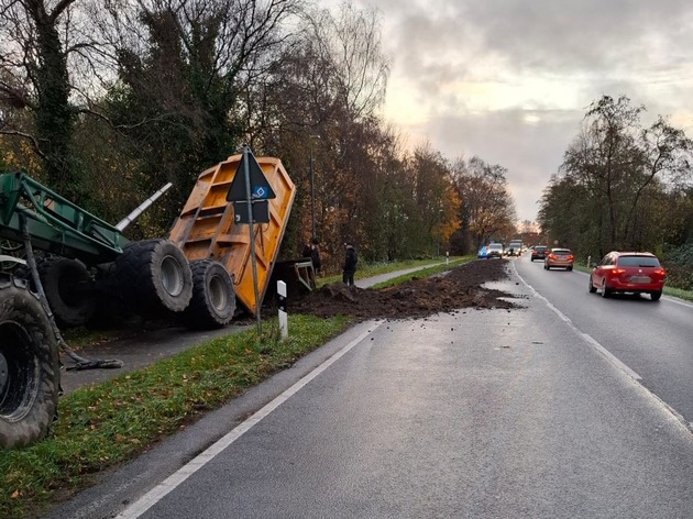 POL-STD: Traktorunfall sorgt für lange Staus auf Bundesstraße 73 in Stade, Zwei Unbekannte brechen DHL-Packstation in Stade auf - Polizei sucht Zeugen