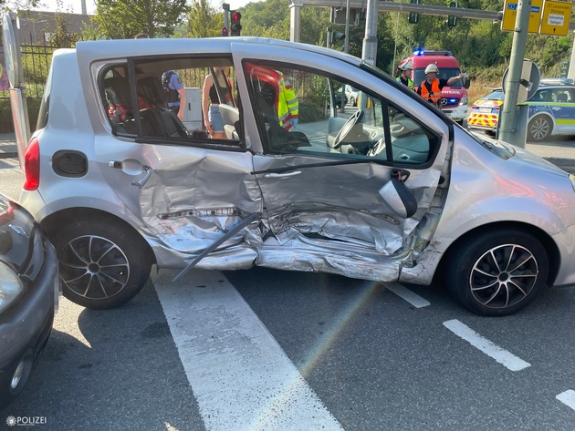 POL-PPWP: Unfall sorgt für Stau und Wartezeiten