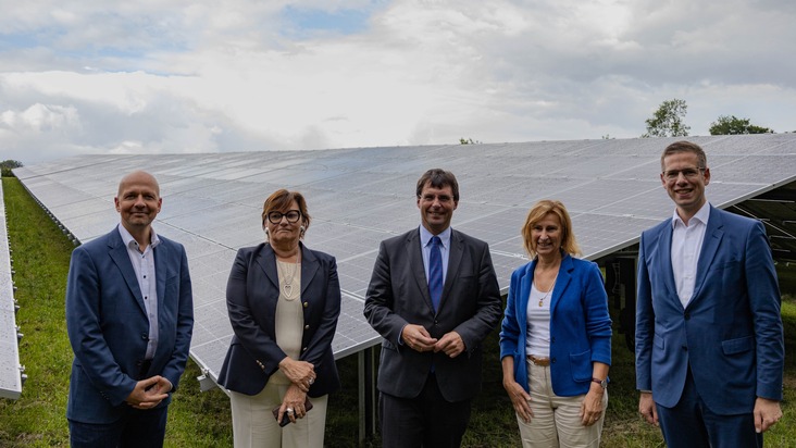 Größte Photovoltaik-Anlage des Landes Nordrhein-Westfalen/Erster landeseigener Solarpark geht in Betrieb