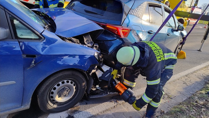 FW-Schermbeck: Unfall mit drei beteilgten Fahrzeugen