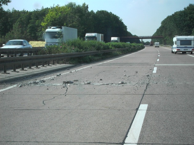 POL-HI: BAB 7, LK Goslar ++ Fahrbahnschäden durch starke Hitze ++ Teilsperrung der A7 notwendig ++