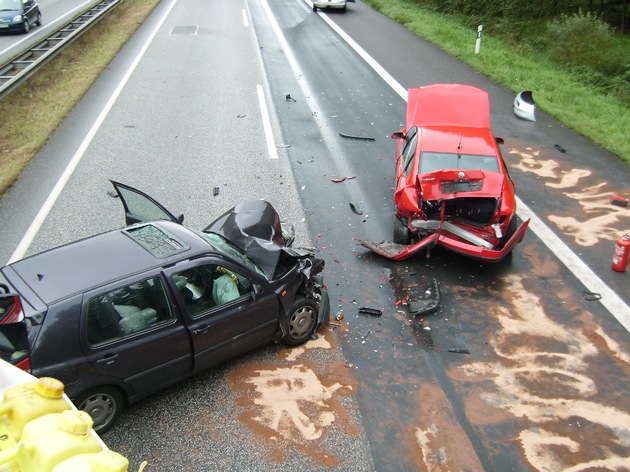 POL-WL: Verkehrsunfall mit mehreren Fahrzeugen und 5 Verletzten führt zu Vollsperrung und kilometerlangem Stau