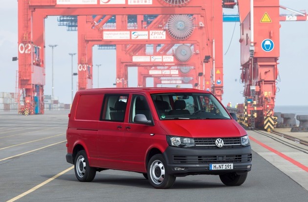 VW Volkswagen Nutzfahrzeuge AG: Der Transporter ist "Green Van of the Year 2017" - Kastenwagen mit 2,0 l TDI (110 kW) EU6 führend im Umweltranking