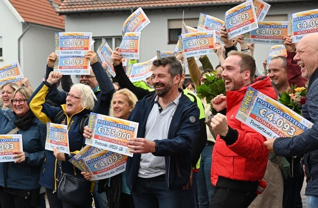 Deutsche Postcode Lotterie: Postcode Lotterie-Party in Nußloch: 131 Glückspilze jubeln über 1,4 Millionen Euro