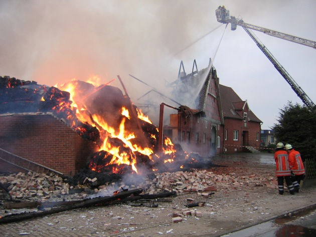 POL-STH: Brand in Beckedorf