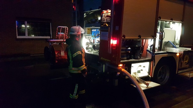 Feuerwehr Weeze: Brand in einer leerstehenden Markthalle