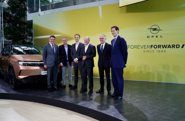 Opel Automobile GmbH: Zahlreiche Ehrengäste beim Tag der offenen Tür: Opel feiert 125 Jahre Automobilbau in Rüsselsheim