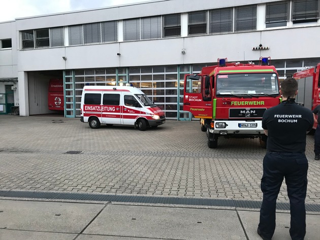 FW-BO: Feuerwehr Bochum unterstützt Feuerwehr Herne bei Gefahrstoffaustritt in Eishalle