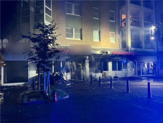 POL-DU: Neumühl: Brand eines Mehrfamilienhaus mit Geschäft - Zeugensuche