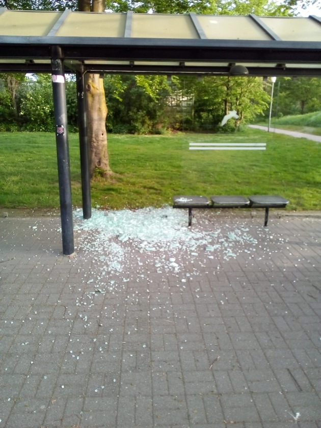 POL-VIE: Kempen: Zerstörte Glasscheiben an Buswartehallen: Kripo bittet um Hinweise