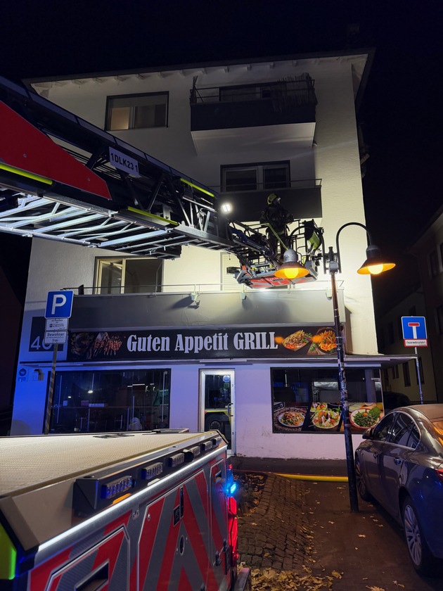 FW Paderborn: Zimmerbrand in einem Mehrfamilienhaus in der Königstraße