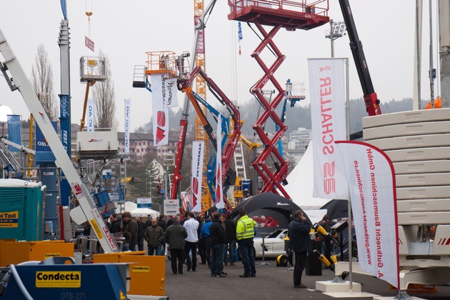 BAUMAG 2013 - Eröffnung des Schweizer Branchentreffpunkts / Starke Maschinen - kompetente Aussteller (BILD)