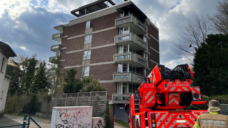 FW-GL: Zwei Brandeinsätze beschäftigten die Feuerwehr Bergisch Gladbach am Freitagnachmittag zur gleichen Zeit