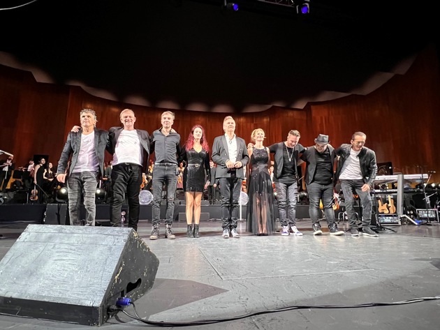 Weltpremiere im ausverkauften Festspielhaus: Nik P. Symphonic lässt seine Fans fliegen