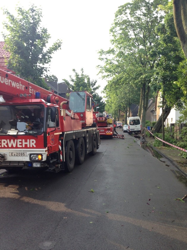 FW-E: Unwetter - Die Feuerwehr Essen leistet überörtliche Hilfe für die Feuerwehr Gladbeck