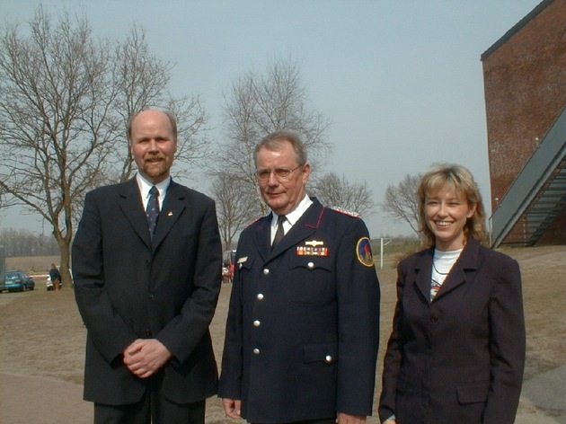 FW-LFVSH: Landesjugendfeuerwehrversammlung in Wacken, am 29. März 2003
- Plötner wiedergewählt 
- Kein Verständnis für Mittelkürzungen