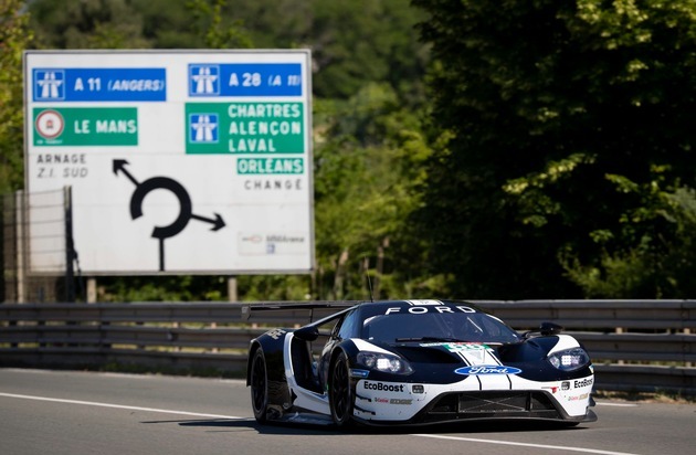 Ford-Werke GmbH: Limitierte Rennsportversion des Ford GT Mk II zeigt nächste Ausbaustufe des Ford GT-Supersportwagens (FOTO)