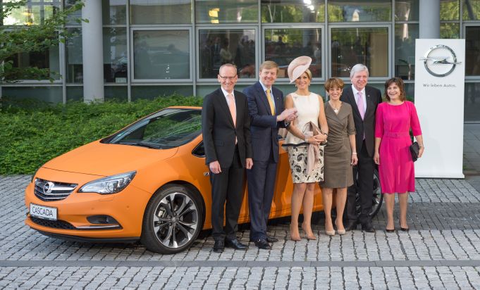 Opel Automobile GmbH: Niederländisches Königspaar begeistert von Opel-Entwicklungen (BILD)