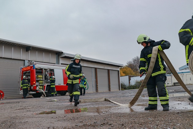 FW-EN: Erfolgreicher Grundausbildungslehrgang der Feuerwehr Schwelm