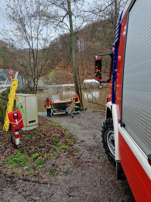 FW-PL: Plettenberger Feuerwehr unterstützt bei Vermisstensuche in Werdohl.