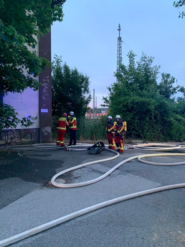 FW Düren: Brand in leerstehendem Gebäude