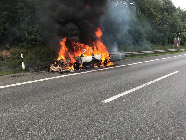 FW-BOT: KFZ Brand auf der Autobahn A2