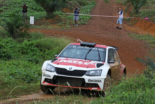 APRC in Japan: Sieg für SKODA Pilot Gaurav Gill - SKODA gewinnt vorzeitig die Herstellermeisterschaft (FOTO)