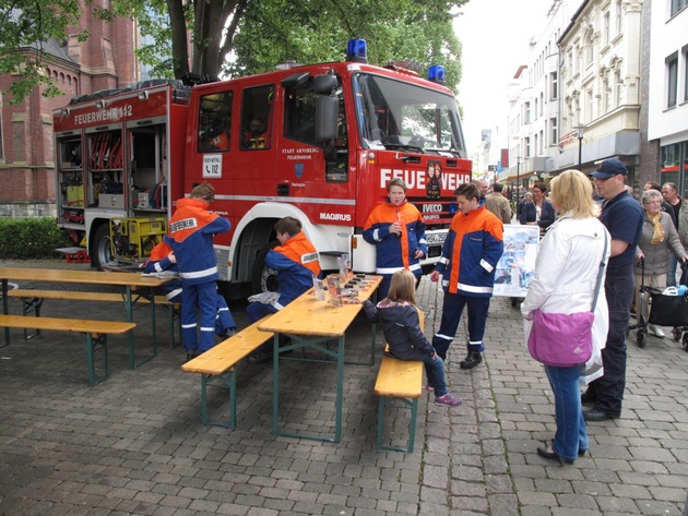 FW-AR: Arnsberger Feuerwehr unterstützt Dies Internationalis