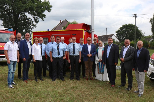 FW VG Asbach: Einsegnungen in Altenhofen: Anbau, Fahrzeug und Stromerzeuger wurden offiziell übergeben