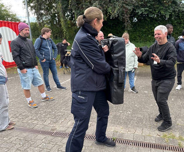 HZA-KI: Aktion &quot;Schichtwechsel&quot; in Kiel: Zoll und Stiftung Drachensee schaffen Begegnungen auf Augenhöhe