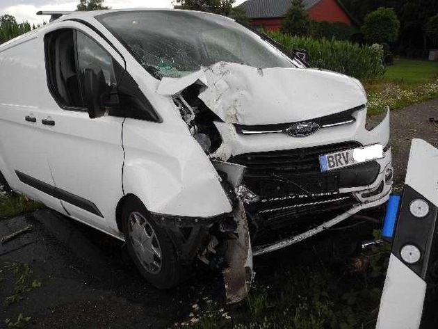 POL-STD: Polizei Fredenbeck sucht unbekannten LKW-Fahrer als Unfallverursacher und Zeugen