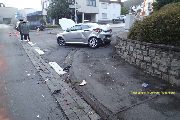 FW-PL: Schwerer Verkehrsunfall im Ortsteil Holthausen